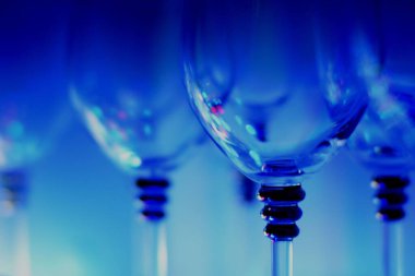 Şeffaf cam şarap kadehleri, arka plan