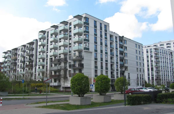 Varsovia, Polonia. 22 de abril de 2019. Moderno, Apartamento de lujo, Edificio en Varsovia Goclaw — Foto de Stock