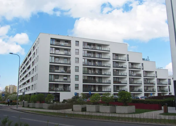 Warschau, Polen. 22 april 2019. moderne, luxuriöse wohnung, gebäude in warschau goclaw — Stockfoto