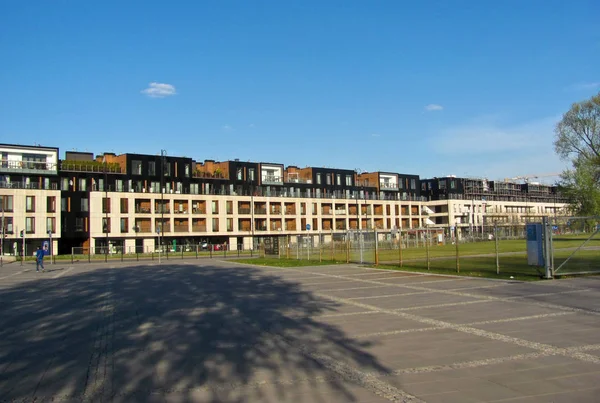 ワルシャワ、ポーランド。21 4月 2019.モダン, 高級アパートメント, ワルシャワの建物. — ストック写真