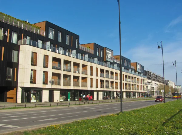 Warschau, Polen. 21. April 2019. moderne, luxuriöse Wohnung, Gebäude in Warschau. — Stockfoto