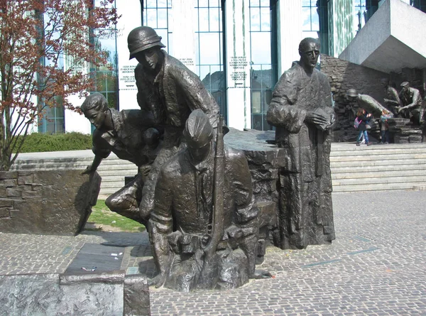 Varsóvia, Polônia - 21 de abril de 2019: Monumento à Revolta de Varsóvia na cidade de Varsóvia . — Fotografia de Stock