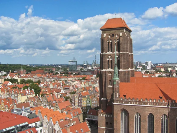 12 août 2019. Gdansk, Pologne. Vieille ville - vue panoramique depuis la tour de l'hôtel de ville . — Photo