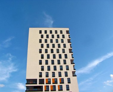 Modern apartman. Cephe, çağdaş mimari. Şık oturma apartmanı.