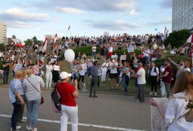 Minsk Belarus - 08.15.2020: Lukashenko diktatörüne karşı protesto. Barışçıl sokak protestosu