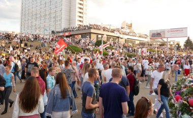 Minsk Belarus - 08.15.2020: Lukashenko diktatörüne karşı protesto. Barışçıl sokak protestosu
