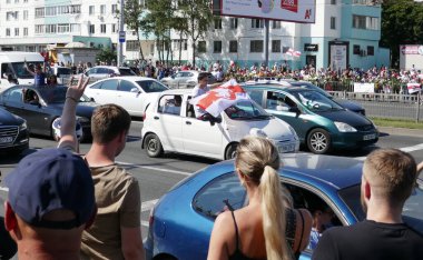 Minsk Belarus - 08.15.2020: Lukashenko diktatörüne karşı protesto. Barışçıl sokak protestosu