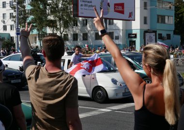 Minsk Belarus - 08.15.2020: Lukashenko diktatörüne karşı protesto. Barışçıl sokak protestosu