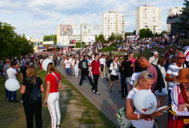 Minsk Belarus - 08.15.2020: Lukashenko diktatörüne karşı protesto. Barışçıl sokak protestosu