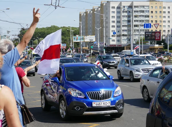 Minsk Belarus - 08.15.2020: Lukashenko diktatörüne karşı protesto. Barışçıl sokak protestosu