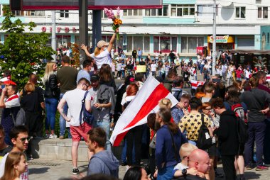 Minsk Belarus - 08.15.2020: Lukashenko diktatörüne karşı protesto. Barışçıl sokak protestosu