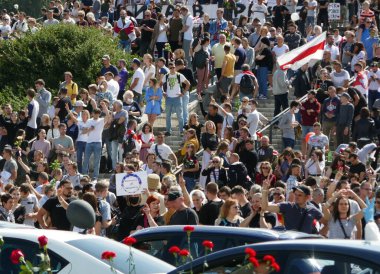 Minsk Belarus - 08.15.2020: Lukashenko diktatörüne karşı protesto. Barışçıl sokak protestosu