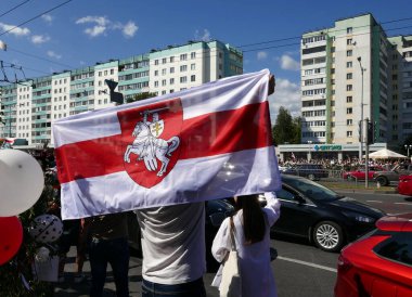 Minsk Belarus - 08.15.2020: Lukashenko diktatörüne karşı protesto. Hükümete karşı barışçıl sokak protestosu.