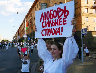 Beyaz Rusya 'da barışçıl protestolar. Özgürlük Yürüyüşü. 2020 cumhurbaşkanlığı seçimlerinden sonra Belarus 'ta protestolar.