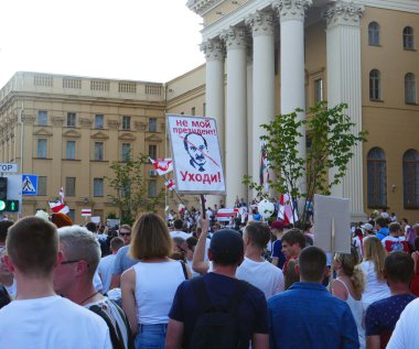 Beyaz Rusya 'da barışçıl protestolar. Özgürlük Yürüyüşü. 2020 cumhurbaşkanlığı seçimlerinden sonra Belarus 'ta protestolar.