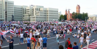 Beyaz Rusya 'da barışçıl protestolar. Özgürlük Yürüyüşü. 2020 cumhurbaşkanlığı seçimlerinden sonra Belarus 'ta protestolar.