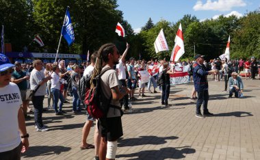 Belarus 2020 cumhurbaşkanlığı seçimlerinden sonra fabrika işçilerinin Lukashenko diktatörüne karşı barışçıl protesto eylemleri.