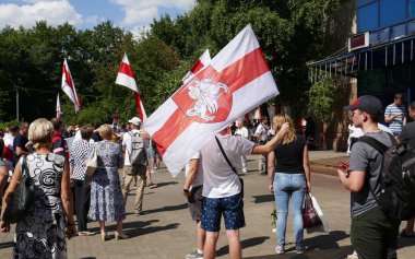 Belarus 2020 cumhurbaşkanlığı seçimlerinden sonra fabrika işçilerinin Lukashenko diktatörüne karşı barışçıl protesto eylemleri.