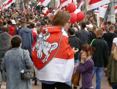 Minsk, Belarus - 23 Ağustos 2020. Beyaz Rusya 'da yapılan cumhurbaşkanlığı seçimleri sonrasında görevdeki hükümete karşı barışçıl protesto eylemleri.