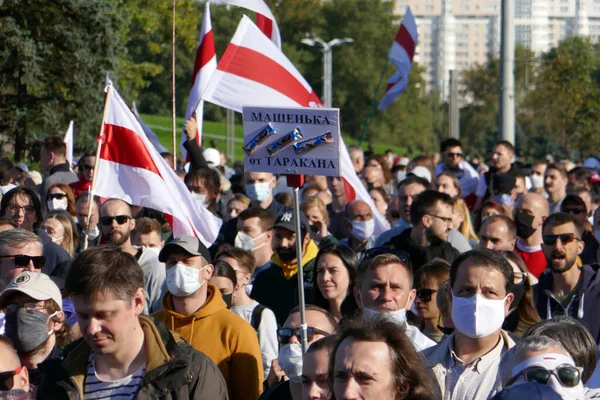 Протестующие Вышли Улицы Минска Плакатами Флагами Мирный Протест Против Диктатора Стоковое Фото