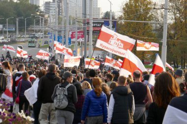 Minsk, Belarus - Ekim 04, 2020. Siyasi tutukluların serbest bırakılması için yürüyüş.