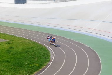 çocuk eğitim giysiler ve kask döngüsü parça, spor ve eğlence Tema silindirler binmek