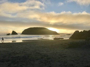 Harris Beach Oregon gün batımında