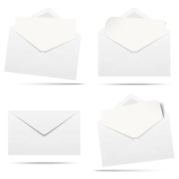 Цветные конверты с пустой бумагой — стоковый вектор