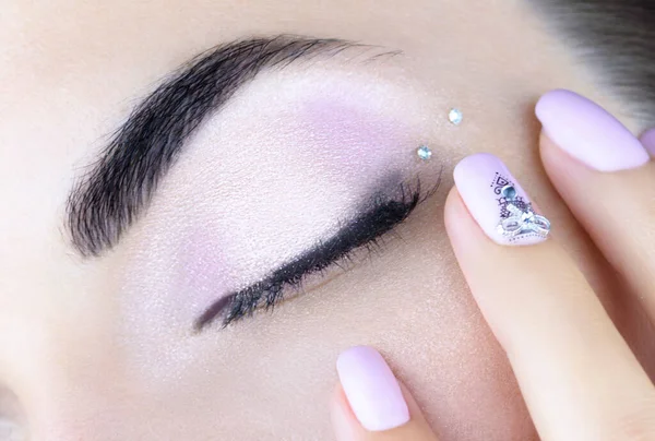 Light Pink Makeup Light Pink Manicure Lace Rhinestones Beautiful Makeup — Stock Photo, Image