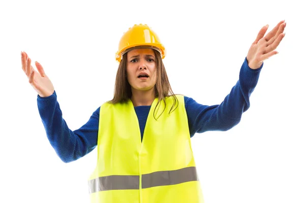 年轻的女工程师或建筑师做愤怒混淆手势与手激动的老板概念孤立的白色背景 — 图库照片