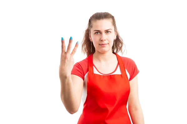 Молодая Женщина Супермаркет Работница Гипермаркета Показывает Номер Три Пальцами Качестве — стоковое фото