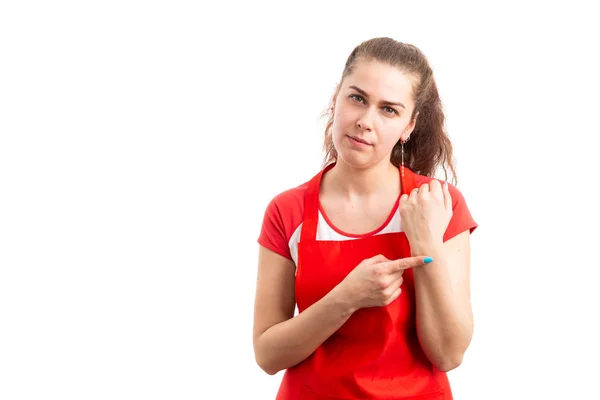 Junge Supermarkt Oder Supermarktaufseherin Macht Späte Geste Als Unglücklich Boshaftes — Stockfoto