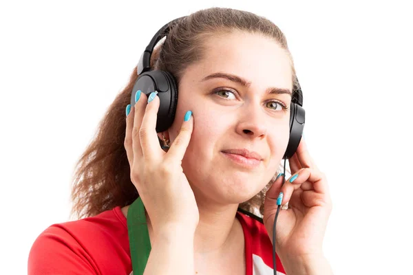Młodych Kobiet Pracownika Supermarketu Lub Hipermarket Słuchanie Muzyki Słuchawkach Jako — Zdjęcie stockowe