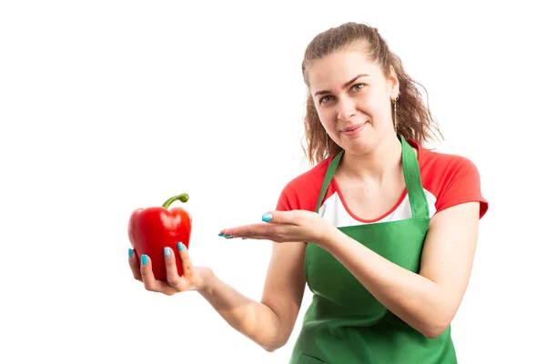 Young Retail Saleswoman Worker Presenting Holding Fresh Red Pepper Supermarket — Stock Photo, Image