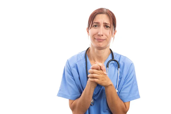 Απελπισμένη Γυναίκα Νοσοκόμα Γιατρό Ικετεύοντας Για Βοήθεια Και Καθιστώντας Παρακαλώ — Φωτογραφία Αρχείου