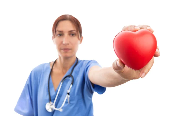 Kardiologin Oder Krankenschwester Der Kardiologischen Klinik Mit Fokussierter Roter Herzform — Stockfoto