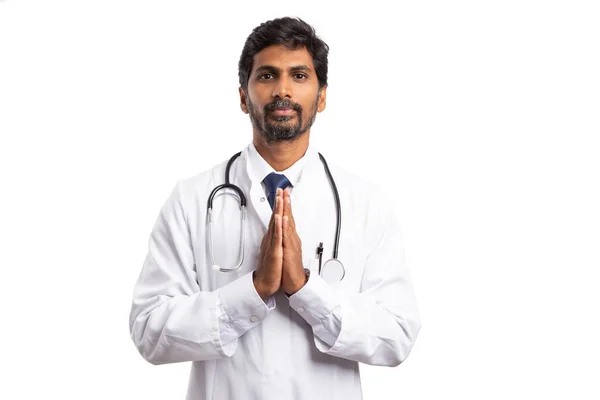 Médico Indio Rezando Con Palmas Juntas Como Agradecimiento Concepto Aislado — Foto de Stock