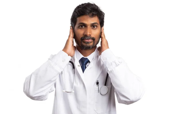 Médecin Médecin Homme Couvrant Les Oreilles Avec Des Paumes Comme — Photo