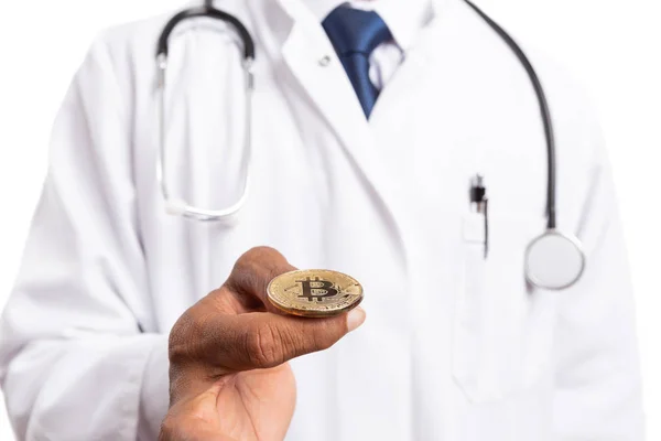 Médico Indiano Preparando Dedos Para Virar Bitcoin Close Isolado Fundo — Fotografia de Stock