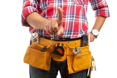 Yakın çekim oluşturucuyu aşağıda görünmez göstermek işaret parmağı ile üzerine beyaz izole reklam için boş kopya metin alanı olarak dokunmadan