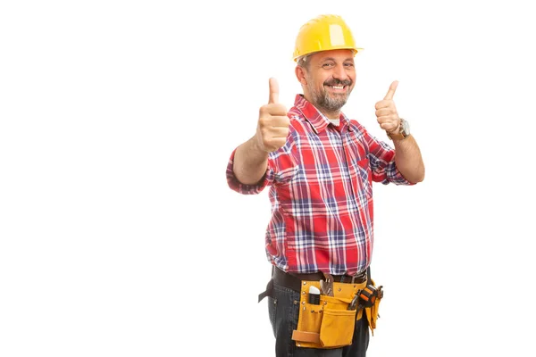 微笑的建设者男子穿着黄色的安全帽举行了两个大拇指作为积极的概念隔离在白色 — 图库照片