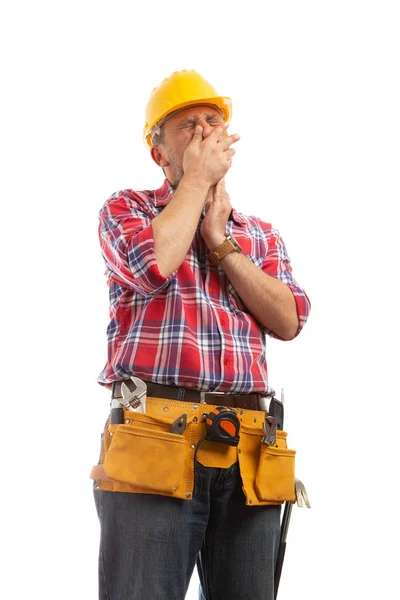 Cansado Construtor Cobrindo Boca Com Mão Como Bocejo Isolado Fundo — Fotografia de Stock