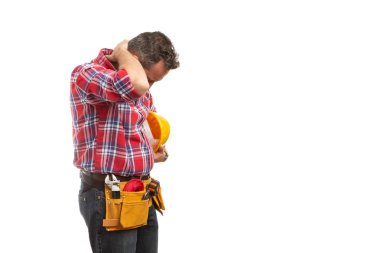 Oluşturucu ile beyaz stüdyo arka plan üzerinde izole acı içinde gerilmiş boyun