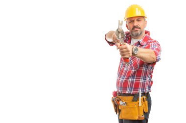 İfade boş kopyalama metin alanı üzerinde beyaz izole ile çekiç ve anahtar kullanarak jest amacı yaparken odaklanan Oluşturucu