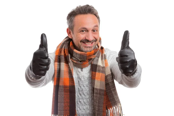 Uomo Sorridente Mostrando Pollici Come Gesto Con Mani Isolate Sfondo — Foto Stock