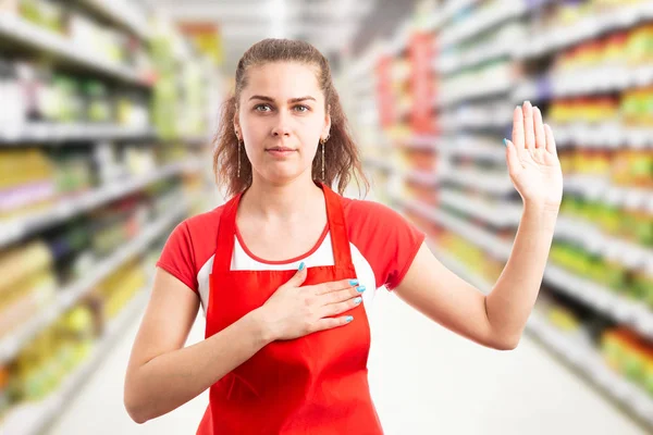 Hypermarket employee making honest oat — Stock Photo, Image