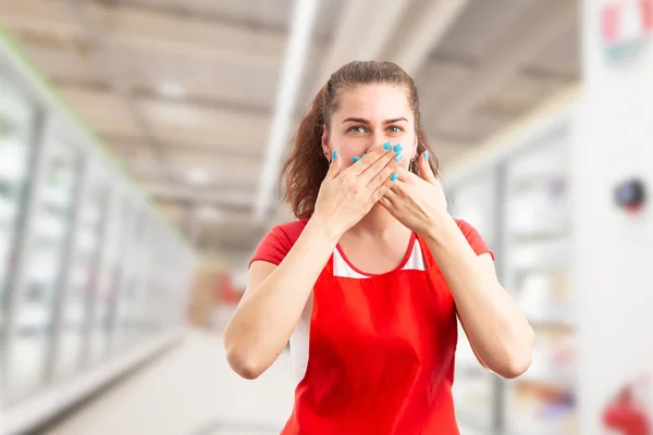 Hypermarket employee making secret gesture with palm — Stock Photo, Image