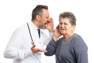 Doktor sağır hasta kulağına bağırıyor