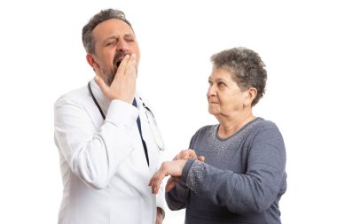 Hasta yorgun doktor için bilek işaret