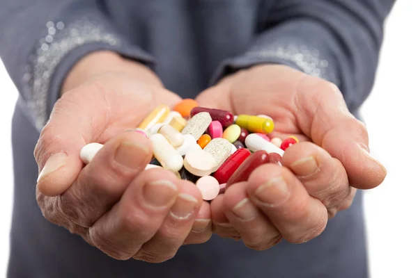 Un puñado de medicamentos en primer plano — Foto de Stock